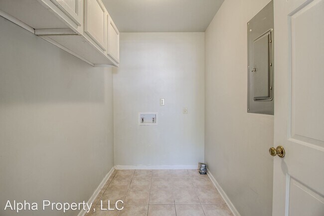 Building Photo - 4 br, 2.5 bath House - 2 Westover Place