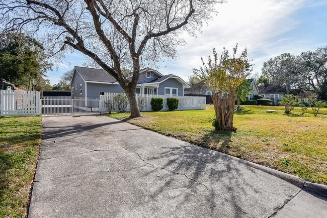 Foto del edificio - 8158 Niles St