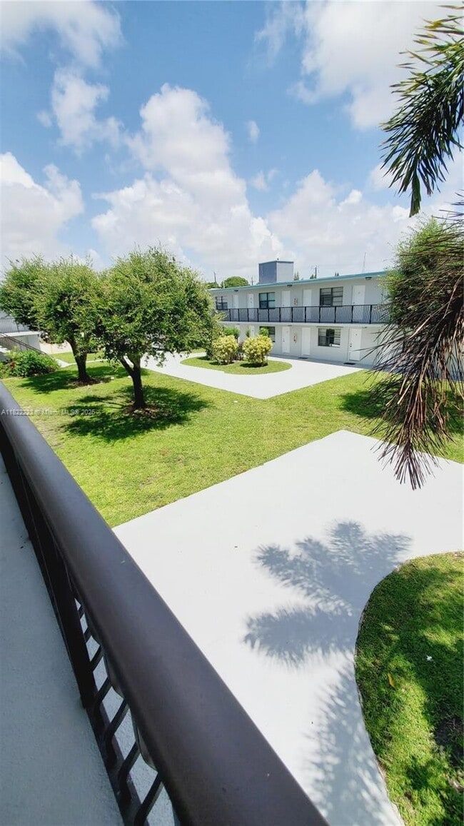 Foto del edificio - 4450 SW 67th Ave