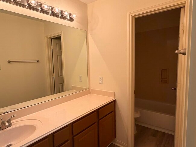 Foto del edificio - 7922 Thorncroft Manor Ln