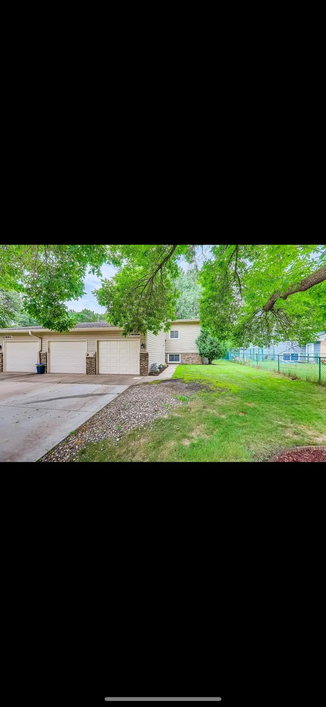 Building Photo - 7535 Bittersweet Dr