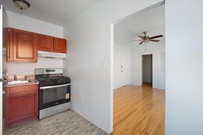 Foto del edificio - 1635 W Morse Ave