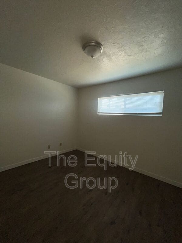 Building Photo - 513 E Myrtle Ave