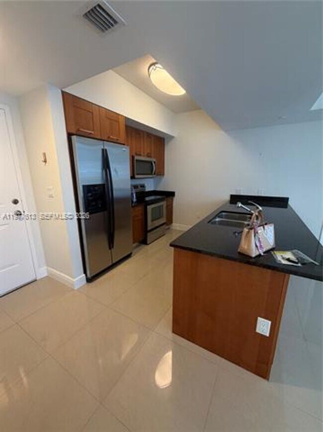 Foto del edificio - 4100 Salzedo St