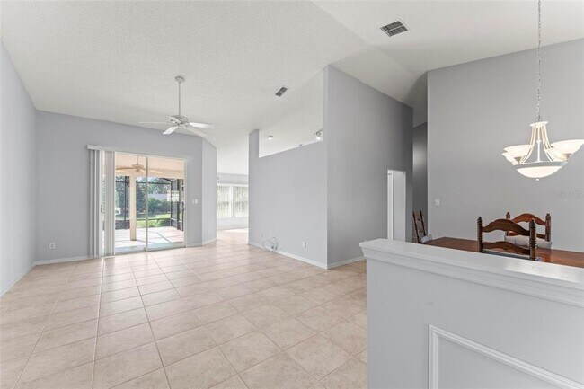 Building Photo - 25316 Crestwater Dr