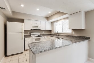 Building Photo - 3215 Birch Creek Dr