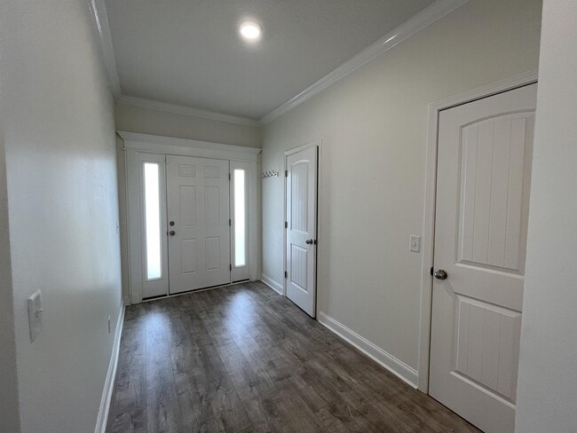 Foto del edificio - 679 Fairview Cir