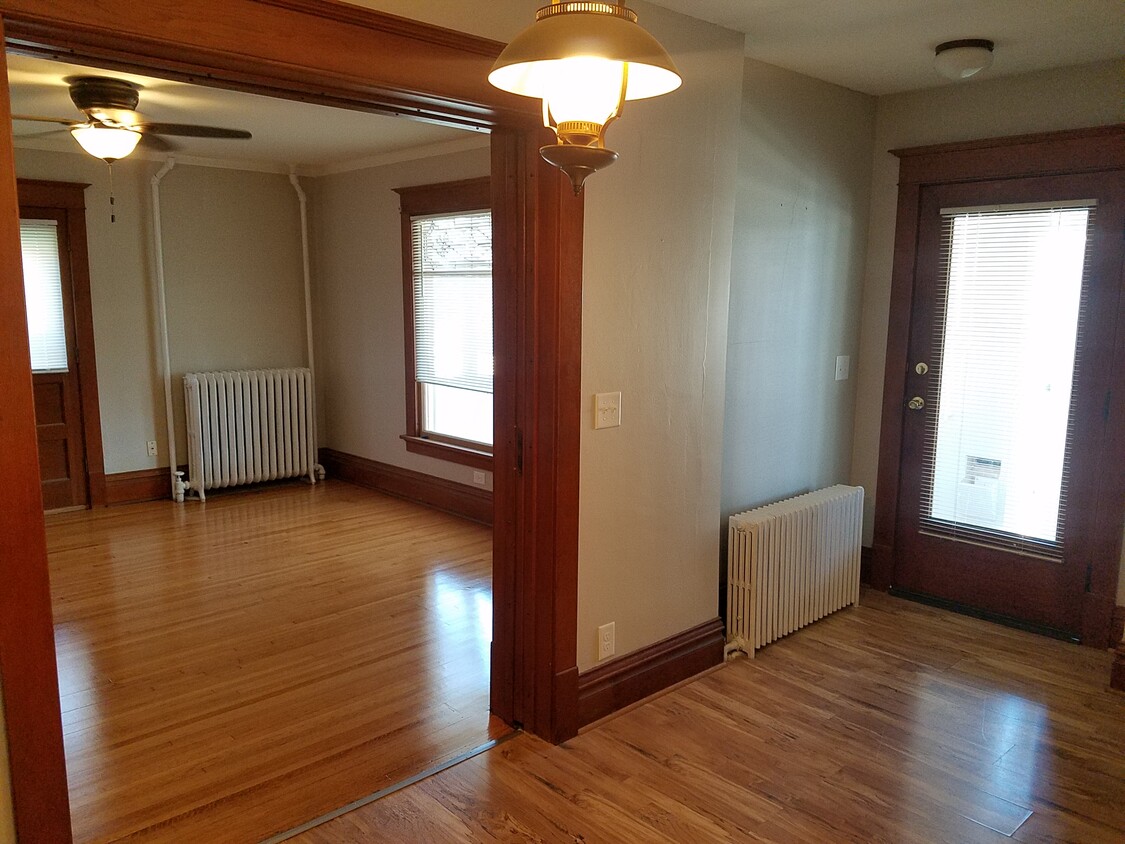 Primary Photo - 410 E James St