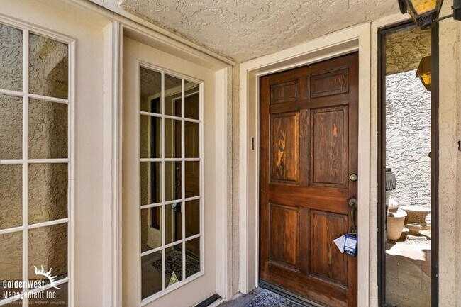 Foto del edificio - Beautiful 2Bdm 2Ba Home Located in the Biltmore Area!
