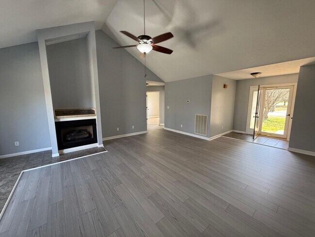 Foto del edificio - 500 Clifton Ct