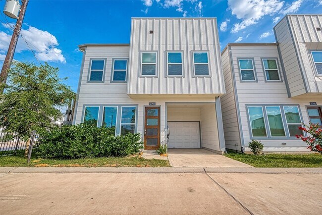 Building Photo - 7703 Rainbow Cl