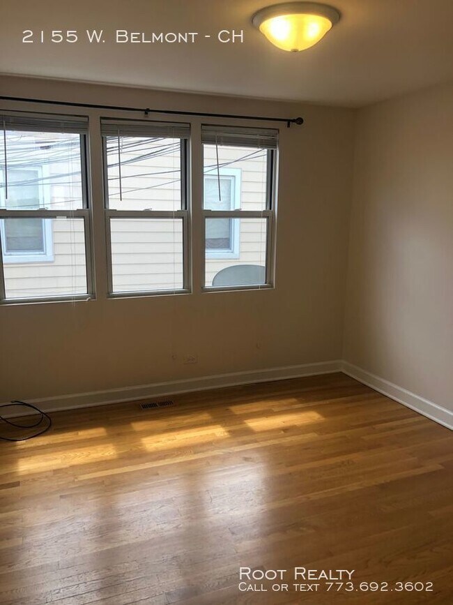 Foto del edificio - 2155 W Belmont Ave