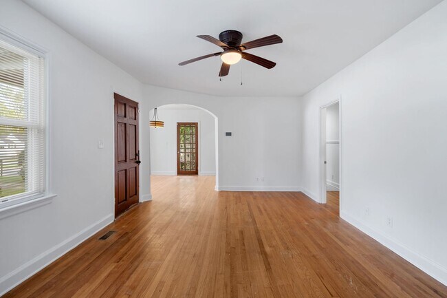 Foto del edificio - Beautiful 2 bed/1 bath