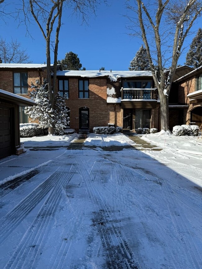 Foto del edificio - 1082 Greenhills Dr