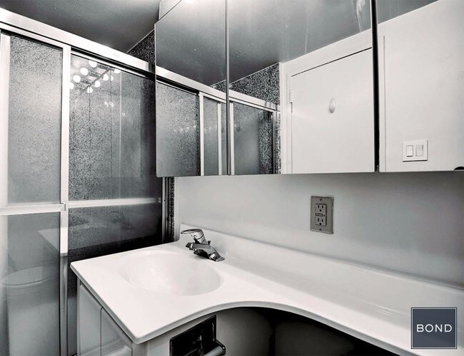 Foto del edificio - 131 E 83rd St