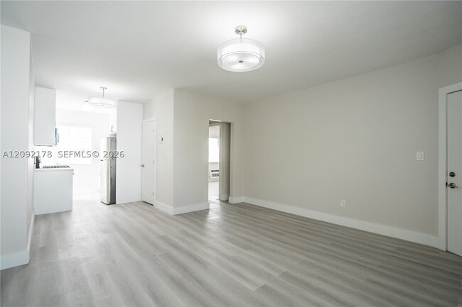 Building Photo - 2418 Flamingo Dr