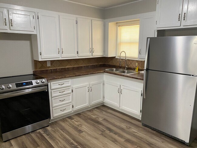 Foto del edificio - 3/1/1 Ready April 1