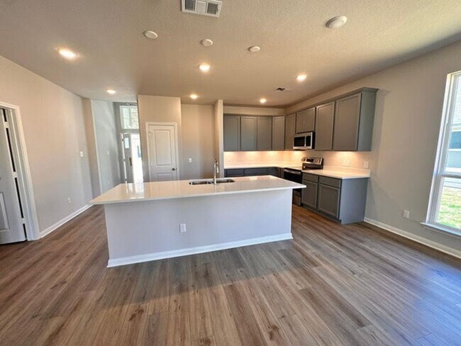 Foto del edificio - Nearly New 3-Bedroom Home in Hewitt, TX – Modern Living at Its Best