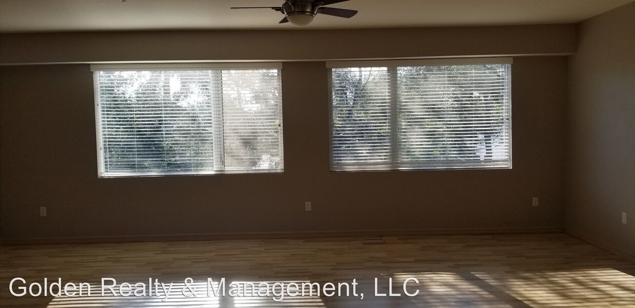 Building Photo - 3570 Bayshore Dr