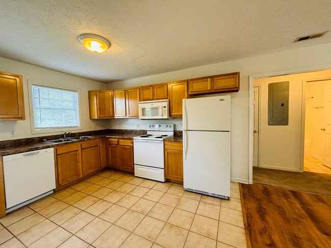 Foto del edificio - 3 Bedroom 2 Bath Duplex