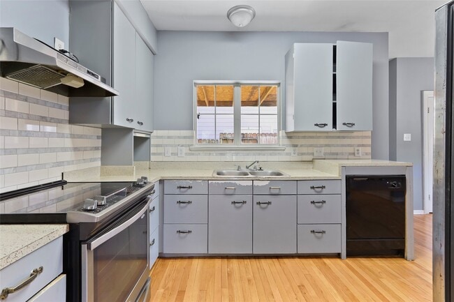 Building Photo - 11131 Holly Hill Ln