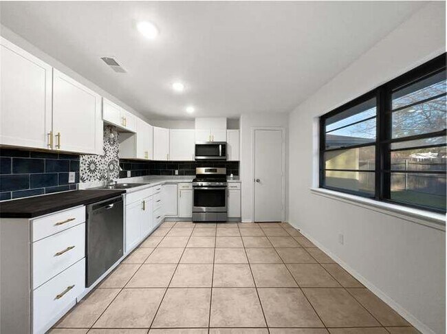 Foto del edificio - 2422 Kingston St