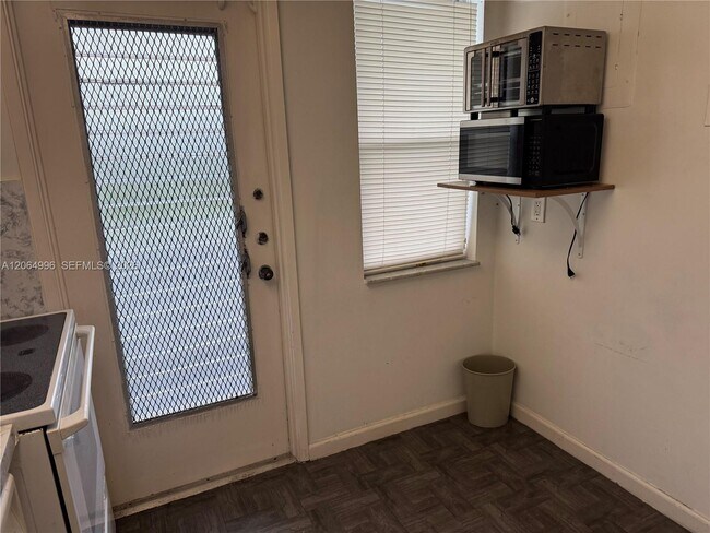 Foto del edificio - 950 Hillcrest Dr