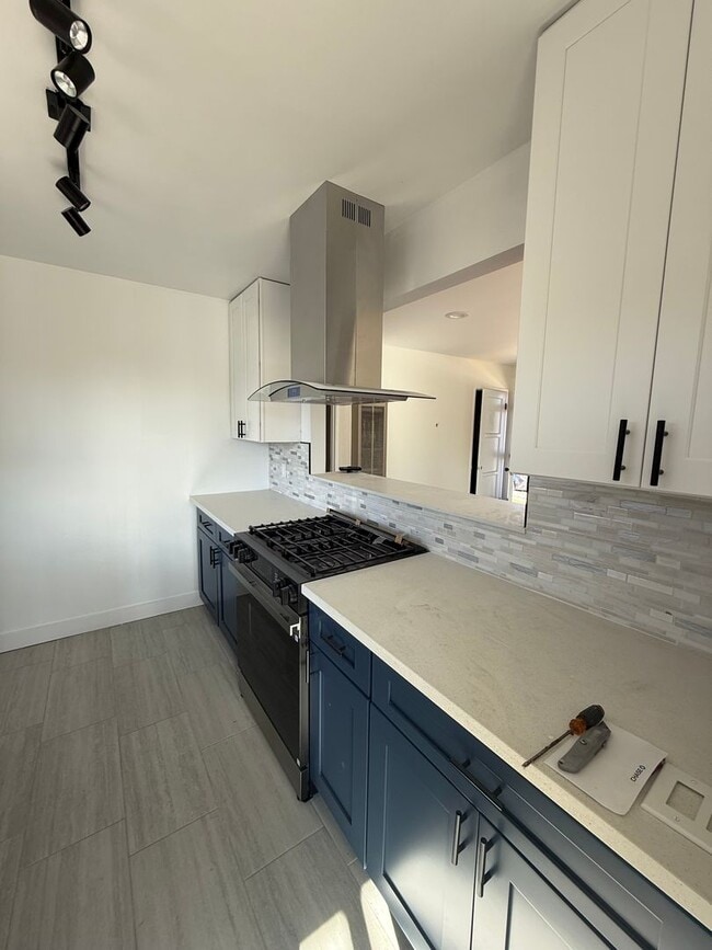 Building Photo - 945 Carson St