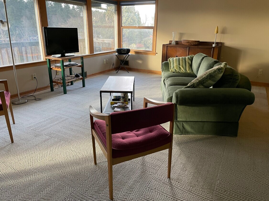 living room - 3433 NE Cadet Ave