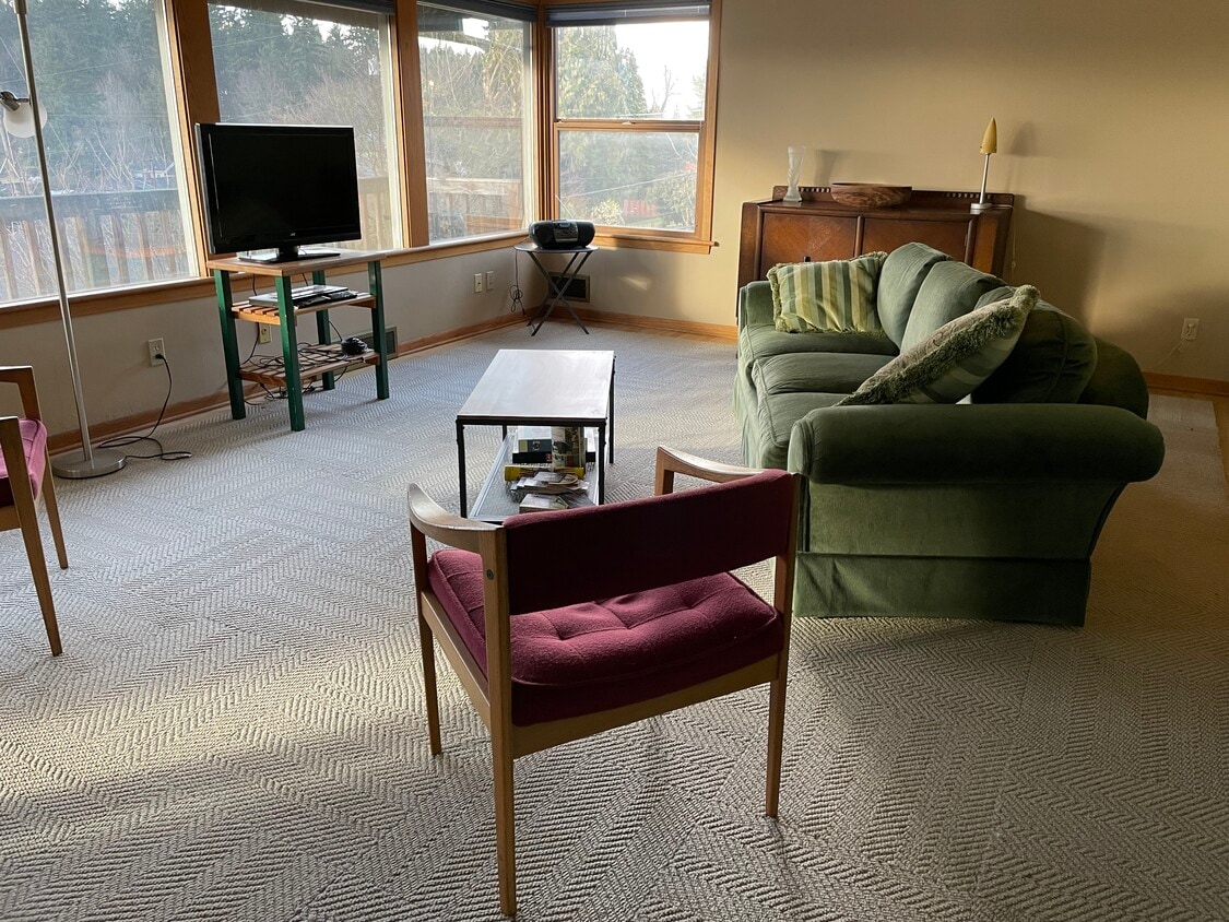 living room - 3433 NE Cadet Ave