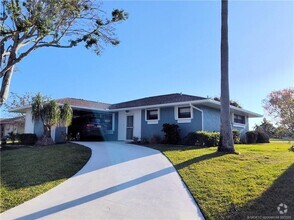 Building Photo - 5211 SE Sea Island Way