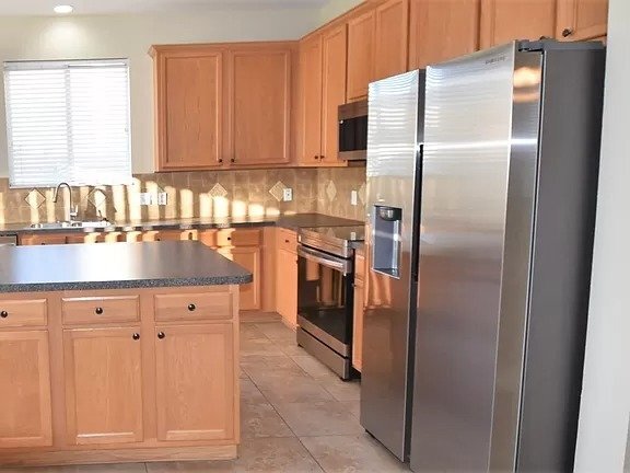 Building Photo - "Spacious 3 Bed, 2 Bath Rental Home in Gib...
