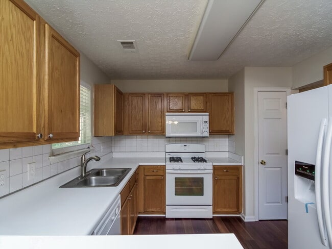 Building Photo - 103 Drury Ln