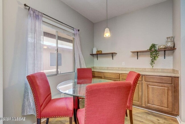 Foto del edificio - 1810 E Blacklidge Dr