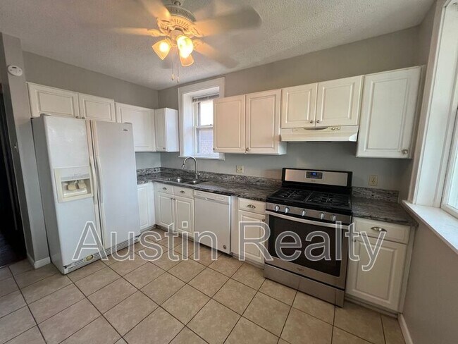 Foto del edificio - 5072 Lindenwood Ave