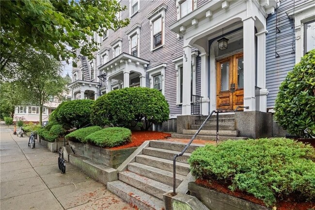 Building Photo - 182 Bowen St