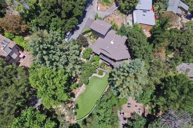 Foto del edificio - 3534 Oak Knoll Dr