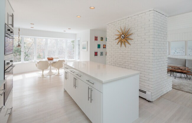 Foto del edificio - 27 Bayberry Ln
