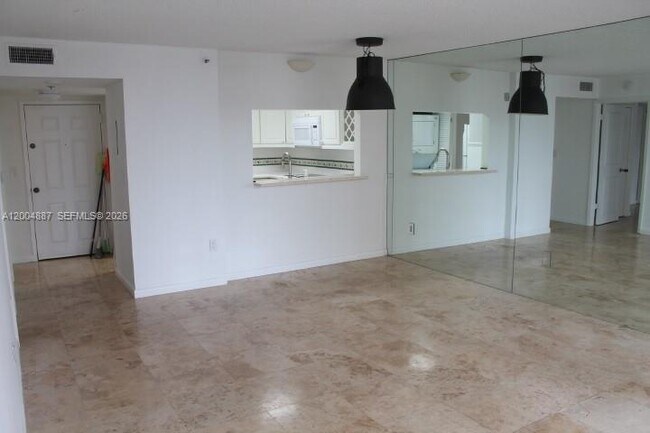 Foto del edificio - 540 Brickell Key Dr