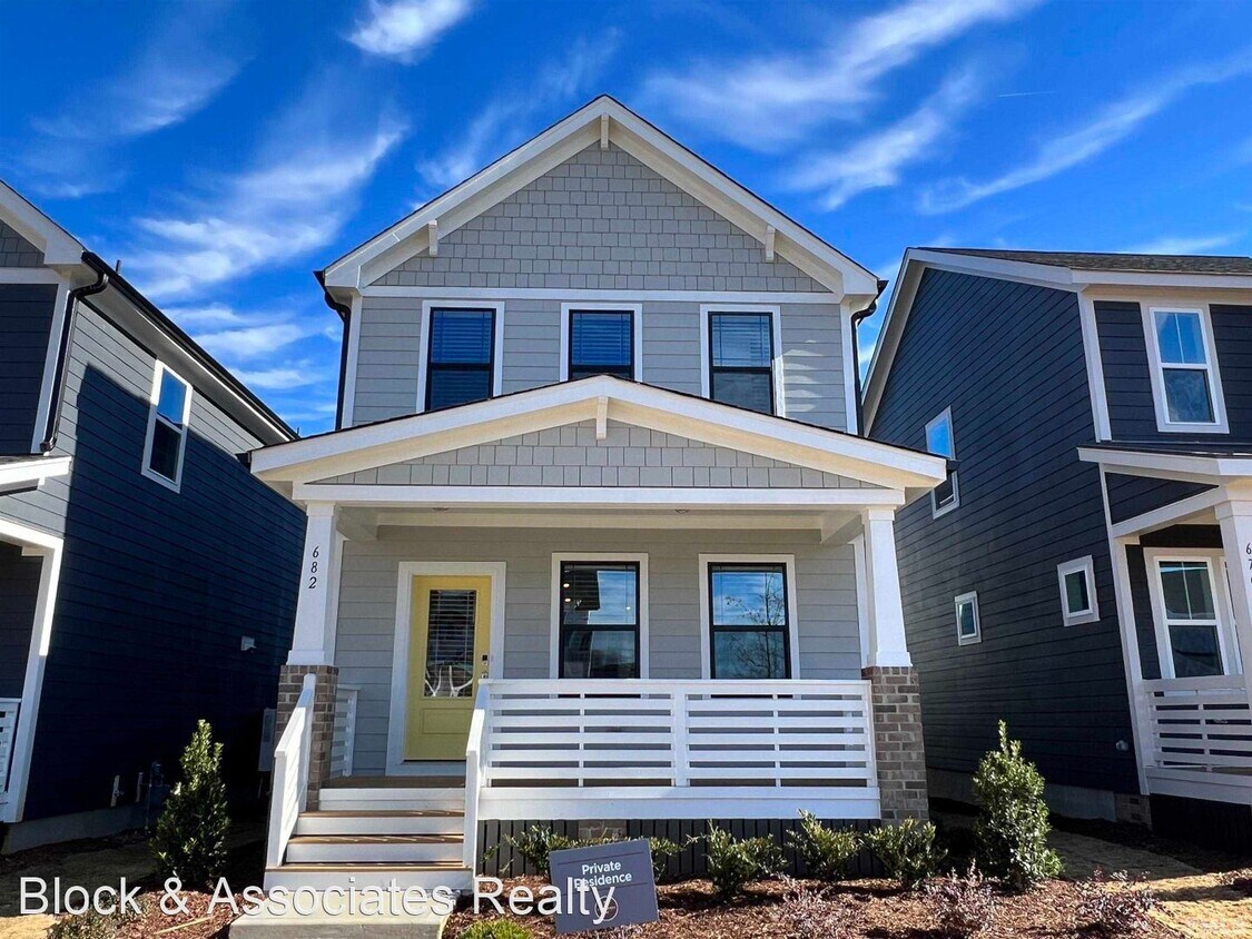 Primary Photo - 3 br, 2.5 bath House - 682 Vine Parkway