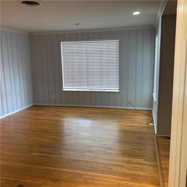 Foto del edificio - 3313 S University Dr