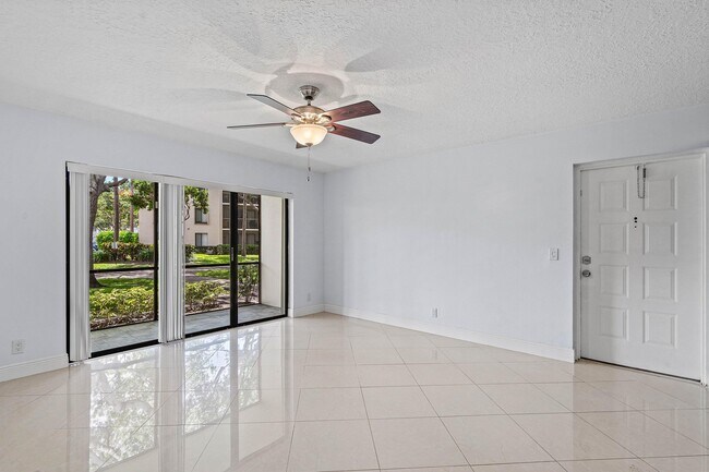 Foto del edificio - 204 Foxtail Dr