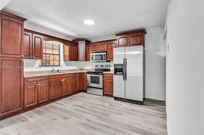 Building Photo - 339 W 68th St