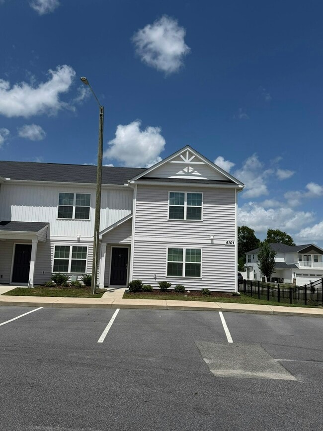 Building Photo - 4101 Laurel Rdg Dr