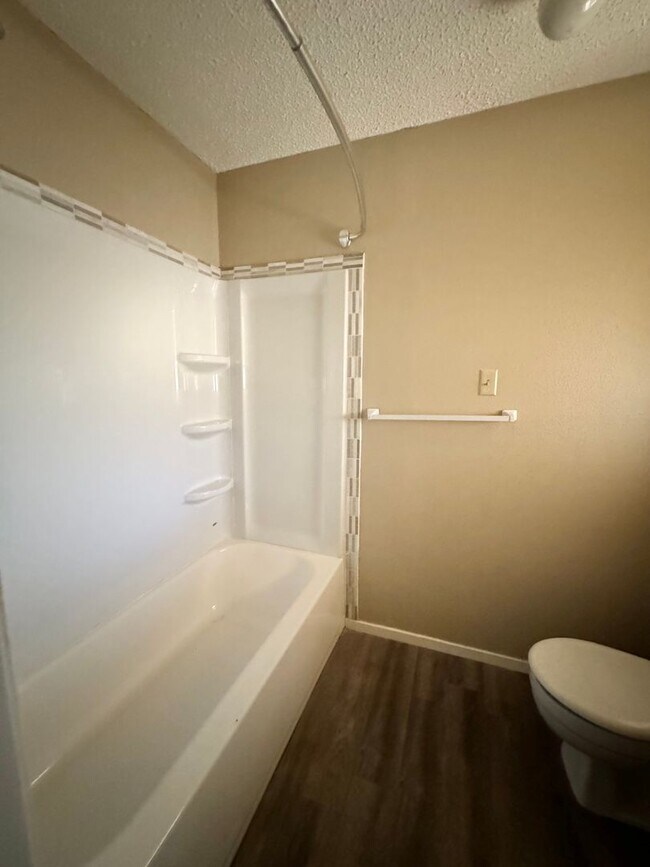 Building Photo - 3822 Sunset Dr
