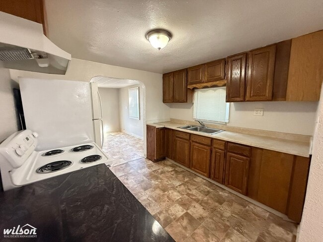 Building Photo - 3-Bedroom 1 - Bathroom Home Near Local Ame...