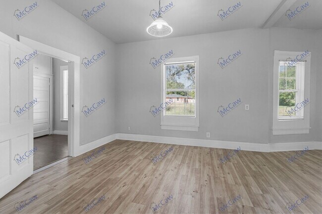 Building Photo - 419 N Grand Ave
