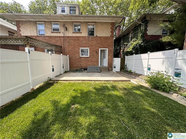 Building Photo - 2309 W Allen St