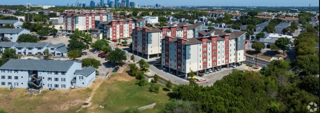 Foto del edificio - 2401 E Oltorf St