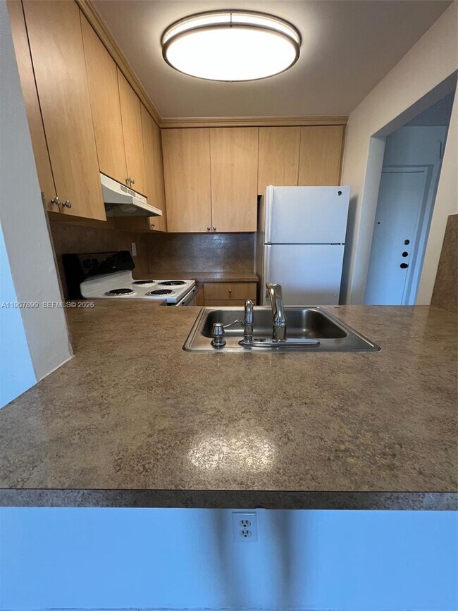 Foto del edificio - 2500 SW 6th St